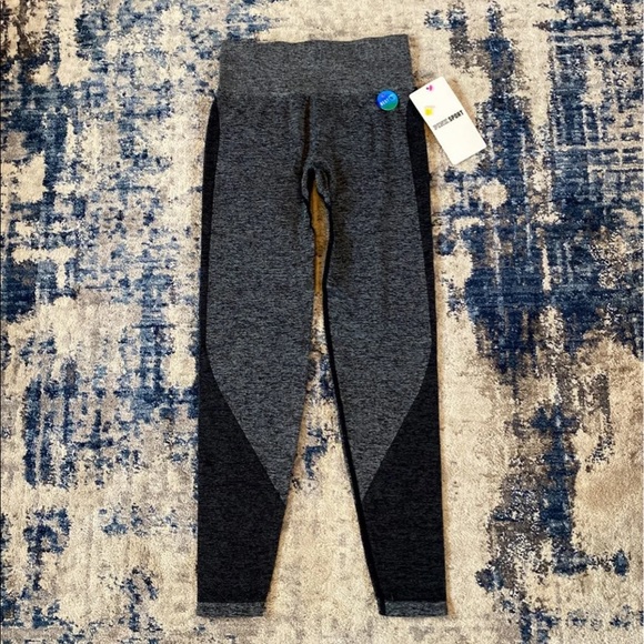 NWT Women’s PINK Seamless Workout Tights - Picture 2 of 8